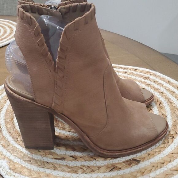 Vince Camuto Women's Leather French Taupe Kicetta Boot, sz 7.5 - Picture 7 of 12